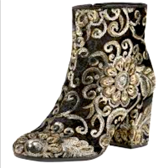 Karl Lagerfeld Shoes - 🤩HOST PICK🤩 Karl Lagerfeld “Edith” booties